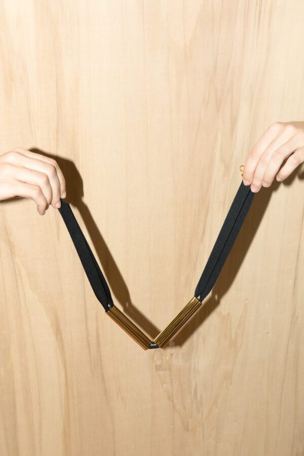 V COLLAR _ black – Image 2