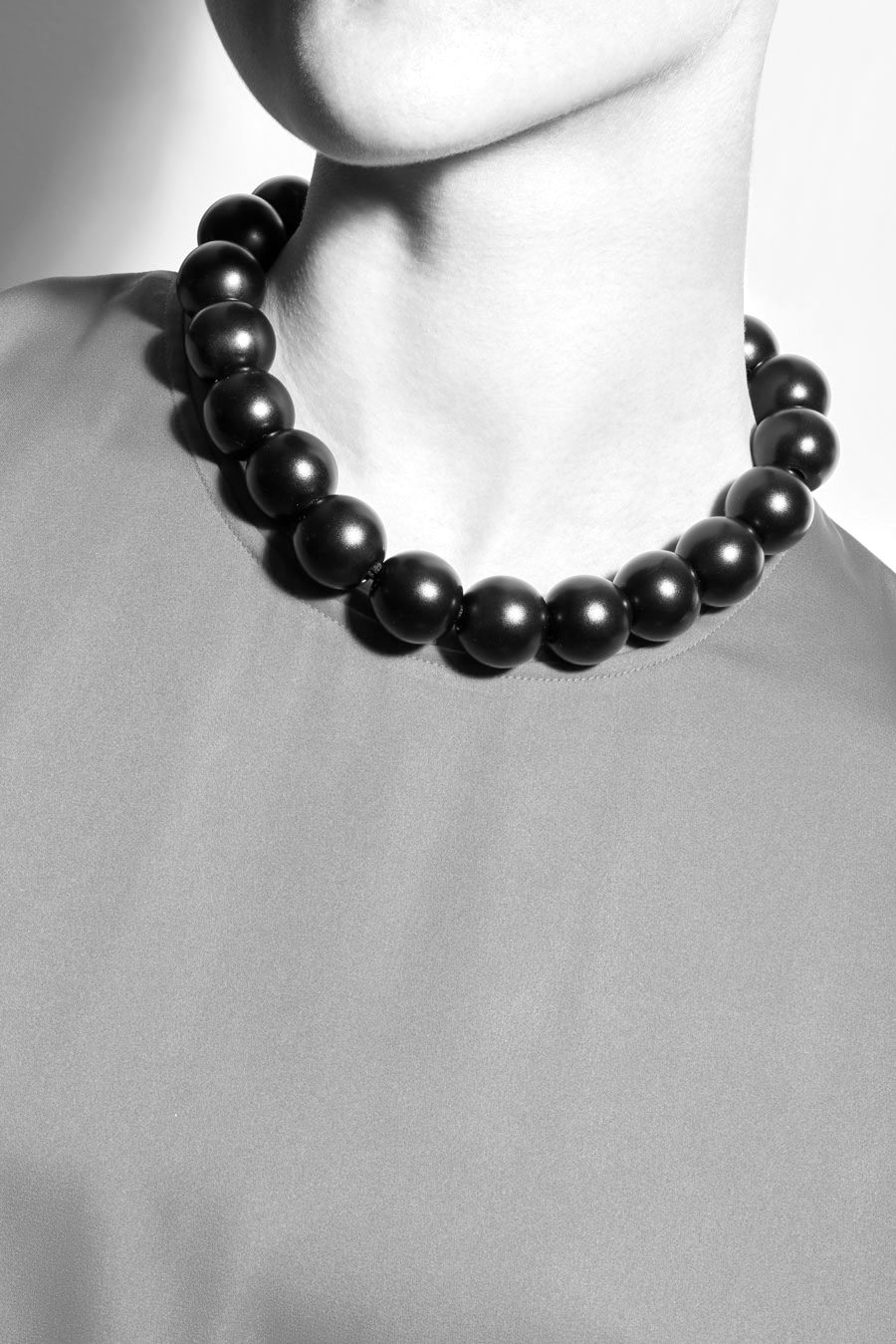 TOUR DE COU _ NOIR ET OUTREMER – Image 3