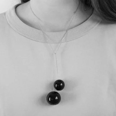 PENDENTIF TAC TAC _ noir et blanc